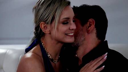 Сегодня третье свидание, пора трахаться с ухажером