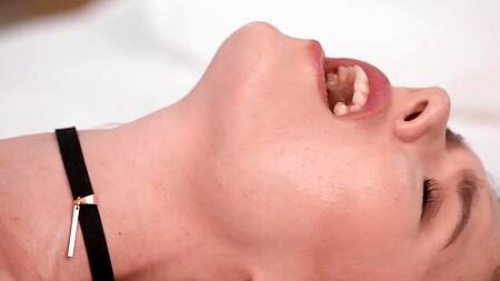 Массажист в отеле ублажает анальные фантазия красотки