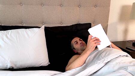 Отчим связывает руки милой падчерицы и страстно её трахает