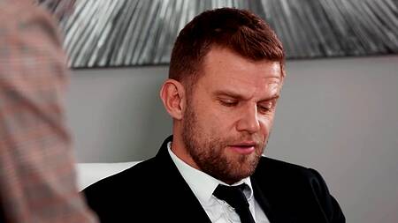 Секретарше хочется наказания в виде жесткого анала