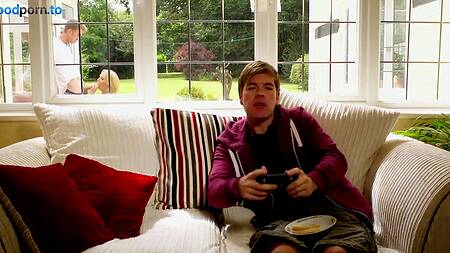 Украл трусики мамки друга и трахнул её ночью