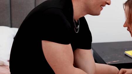 Бойфренд не справился, зато его друг хорошо трахает в жопу