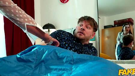 Парень потратил все желания на секс с красоткой Джином