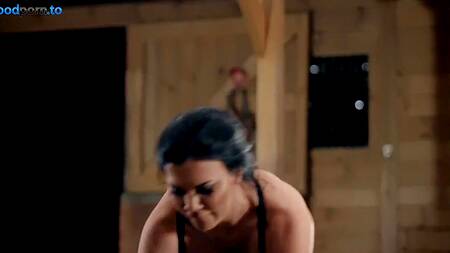 Милфа увлекается верховой ездой и дает пацану в жопу