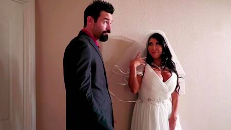 Зрелая невеста изменяет мужу сразу же после свадьбы