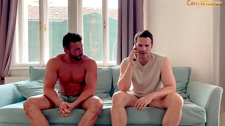 Три жаркие подружки ебутся с двумя парнями на кровати