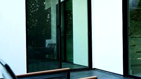 Молодой негр становится любовником белой милфы