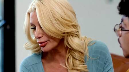 Мачеха не может больше скрывать, она хочет член пасынка