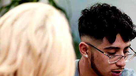 Мачеха не может больше скрывать, она хочет член пасынка