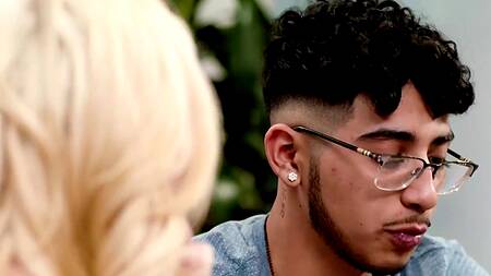 Мачеха не может больше скрывать, она хочет член пасынка