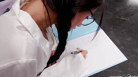 Студентка с косичками хочет того же, что и учитель - ебаться