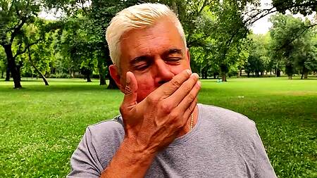 Телка показала тело в парке и пошла ебаться с пикапером