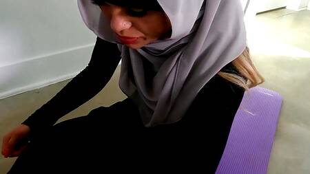 Мусульманка работает в США домработницей и ебется с хозяином