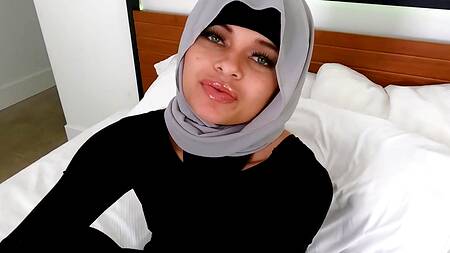 Мусульманка работает в США домработницей и ебется с хозяином