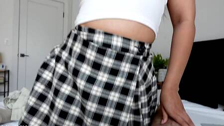 Студентка азиатка хочет секса, а не учить уроки