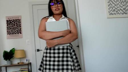 Студентка азиатка хочет секса, а не учить уроки