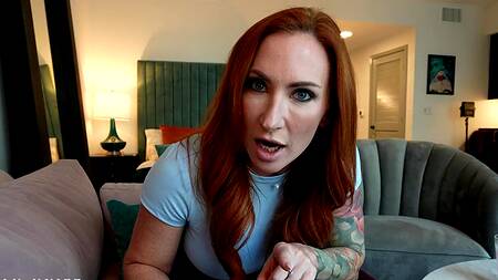 Рыжая мачеха уговорила падчерицу на секс втроем