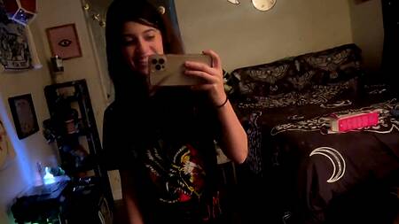 Милая студентка надела страпон и трахнула подругу неформалку