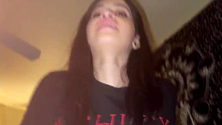 Милая студентка надела страпон и трахнула подругу неформалку