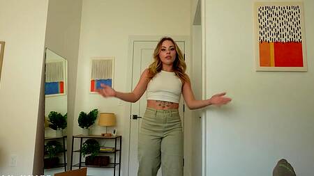 Милая подруга с сочной жопой оказывается страстной любовницей