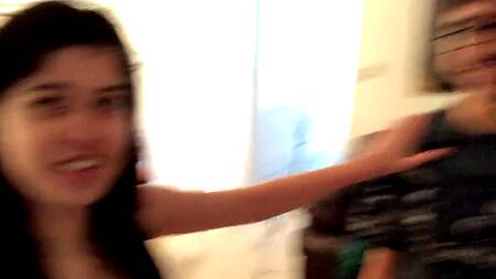 Девственник учится лизать киску и у него неплохо получается