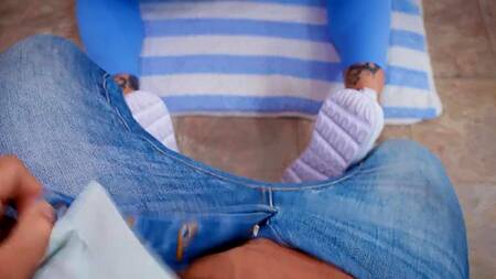 Жена не против, что муж ебет горничную в жопу