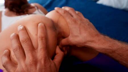 Пришел смотреть игру и случайно трахнул развратную жену друга