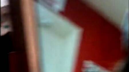 Миниатюрная студентка дрочит дома и снимает хоум видео