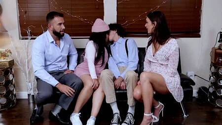 Отчим и мачеха показывают как нужно заниматься сексом