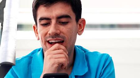 Татуированная милфа с большими сиськами отдается молодому парню