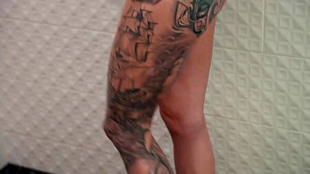 Босс оказался БДСМщиком, который поимел татуированную милфу