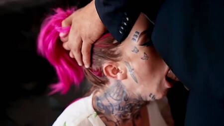 Босс оказался БДСМщиком, который поимел татуированную милфу