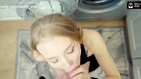 Сводная сестра по классике застревает в стиральной машине