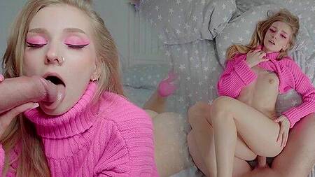 Милая сводная сестра в розовом свитере отдается брату в бритую киску
