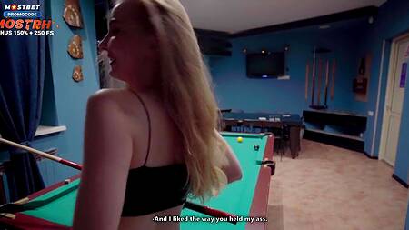 Стройная блондинка встает раком, а у парня бешеный стояк