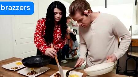 Сочная милфа с большими сиськами ебется с пасынком пока никто не видит