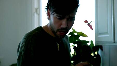 Достань член и угости им милую сводную сестрику