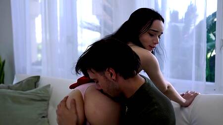 Достань член и угости им милую сводную сестрику