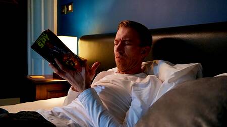 Вставил хуй в пизду рыжей пока та сосала хер друга