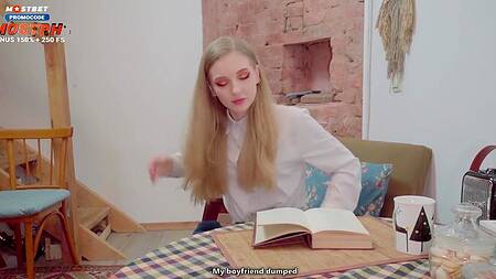 Фотографирует сводную сестру в сексуальном белье и трахает её