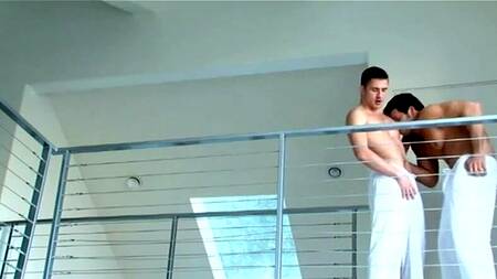 Жена уехала - пора заниматься анальным сексом с другом