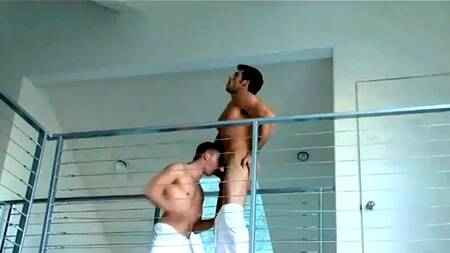 Жена уехала - пора заниматься анальным сексом с другом