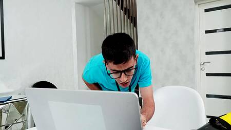 Компьютерный мастер всё починил и жарко поимел зрелую блондинку