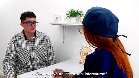 Рыжая докторша во время осмотра предлагает парню секс