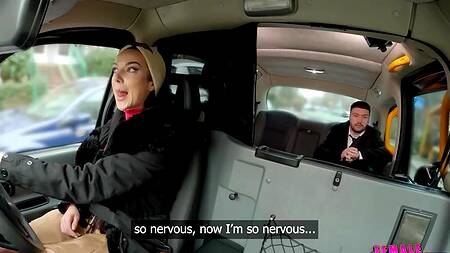 Ехал домой с офиса и трахнул жаркую таксистку в машине