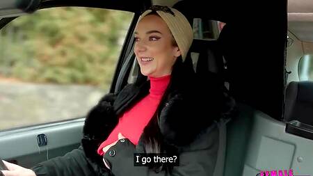 Ехал домой с офиса и трахнул жаркую таксистку в машине