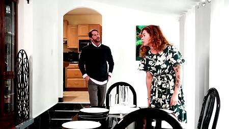 Почему падчерица бунтует? Просто ей хочется секса с отчимом