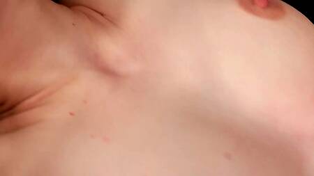 Драка подушками быстро переросла в страстный секс