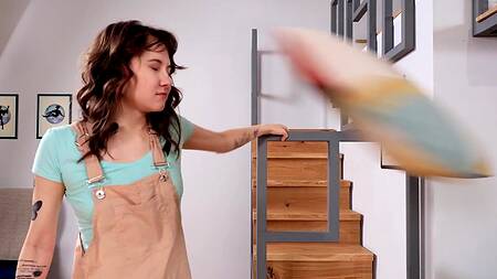 Драка подушками быстро переросла в страстный секс