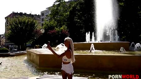 Жаркая латинка приводит к себе двоих и отдается во все дырочки